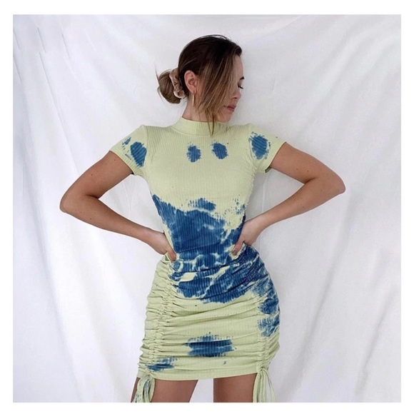 NWT Misguided bodycon high neck ruched tie dye dress yellow and blue US Size 8 - Picture 1 of 9
